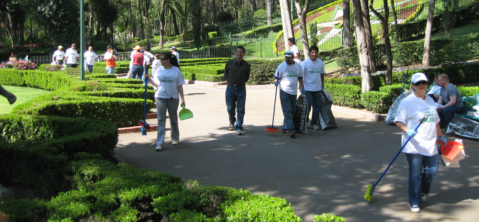 Resultado de imagen para LIMPIANDO PARQUE